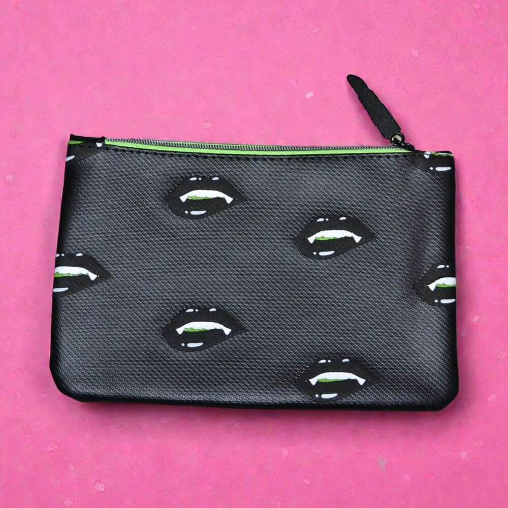 ✨Free with $25 purchase!✨